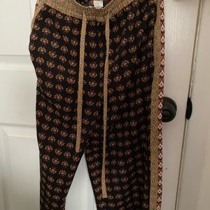 Zara pants that’s have a beautiful print.